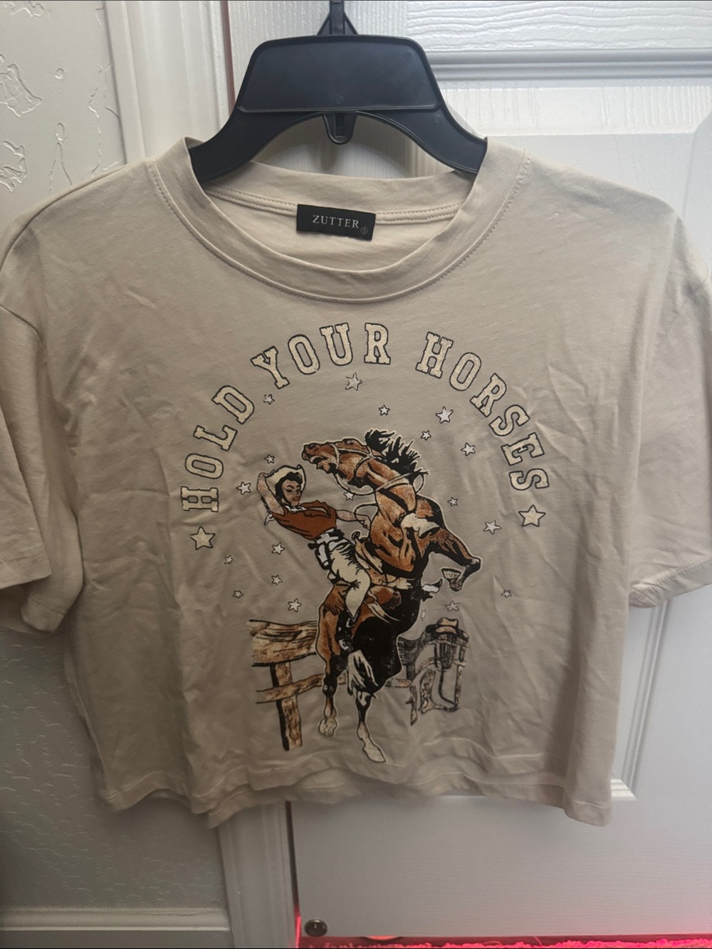 Zutter Women’s Beige 'Hold Your Horses' Graphic Tee BNWOT